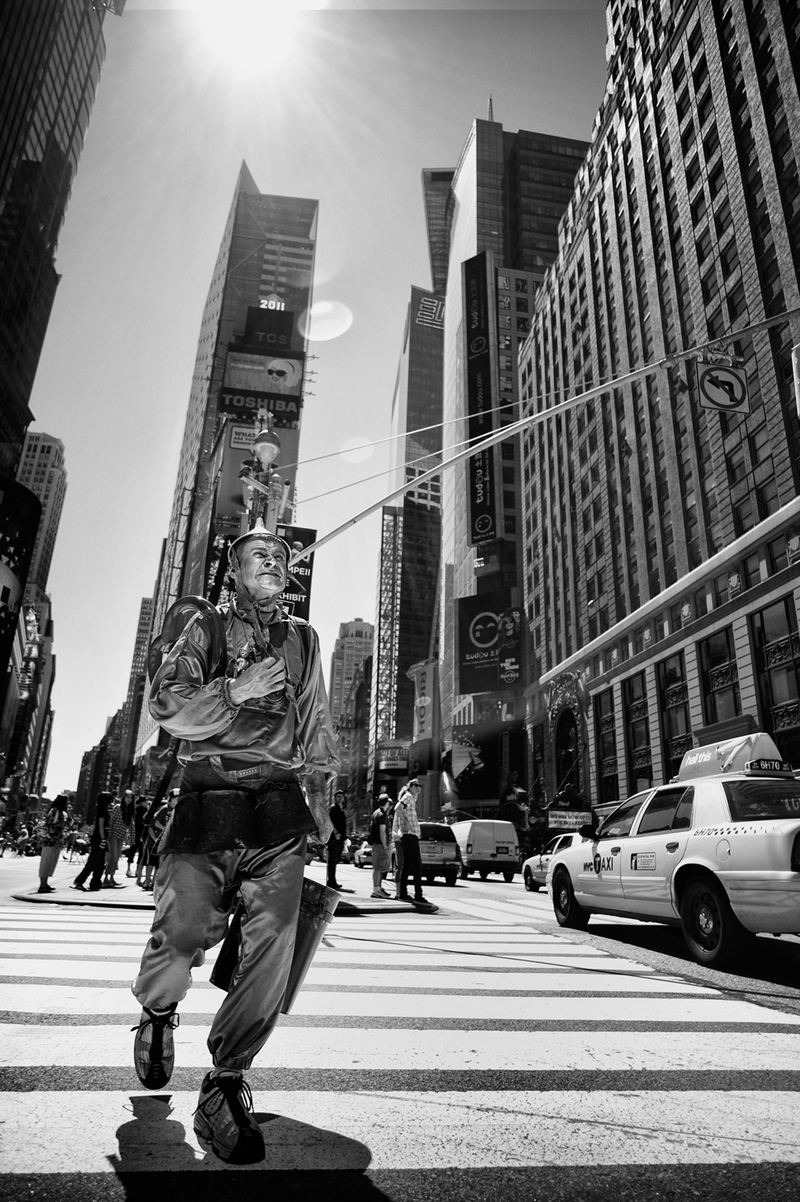 Illustration for article titled 79 Dramatic Black And White Cityscapes